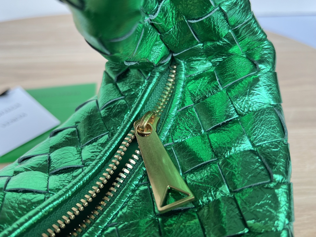 Small Jodie Intrecciato Leather Shoulder Bag Green